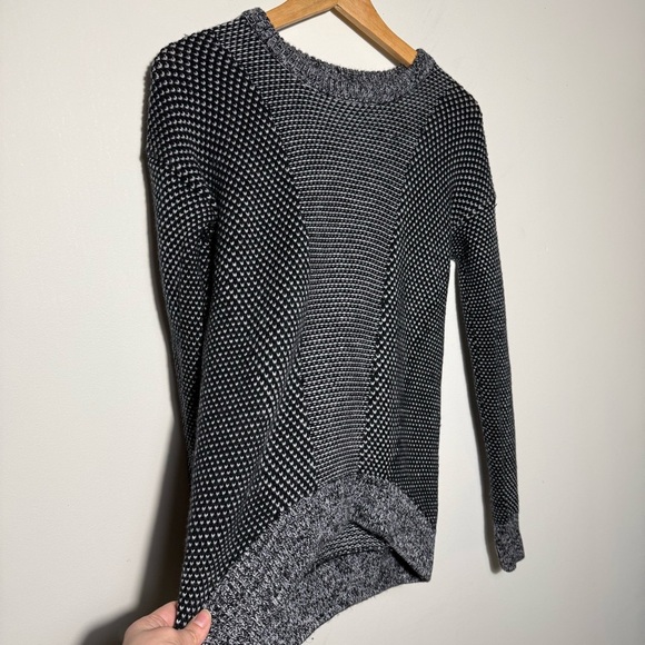 Lululemon - Yogi Crew Sweater Black / Heathered Light Grey Merino Wool size 4 - Picture 7 of 16